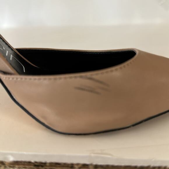 Calvin Klein Brena D’ORSAy tan and black 4” heels. Pointed toes size 9 - Picture 10 of 10